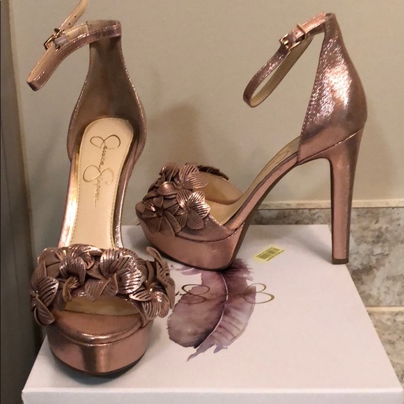gold heels with flowers